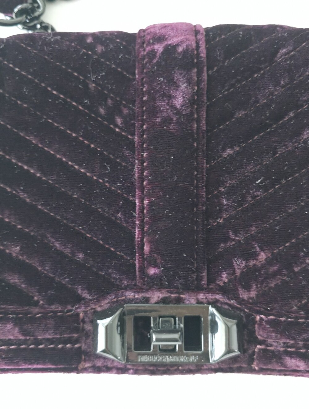 Love Small Chevron Quilted Velvet Crossbody Bag - Picture 4 of 7